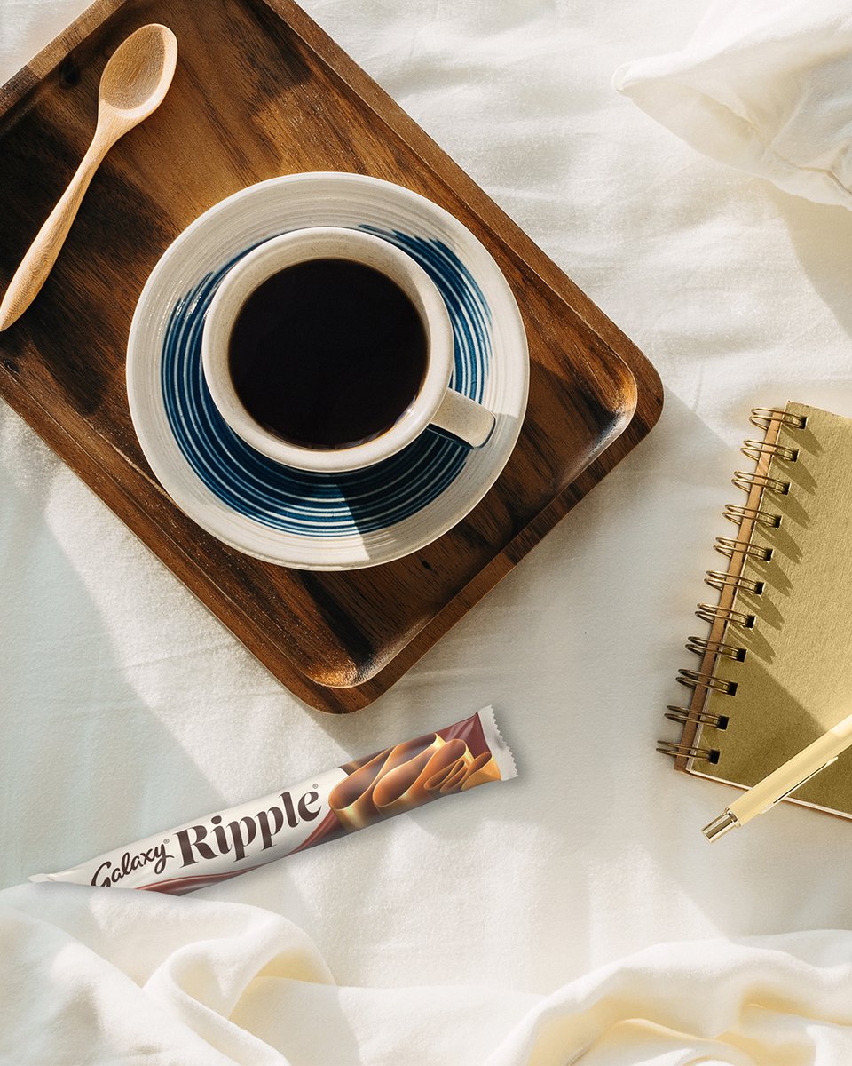 Do you dip yours in your tea or coffee?️☕️ Let us know ⬇️ #GalaxyChocolate