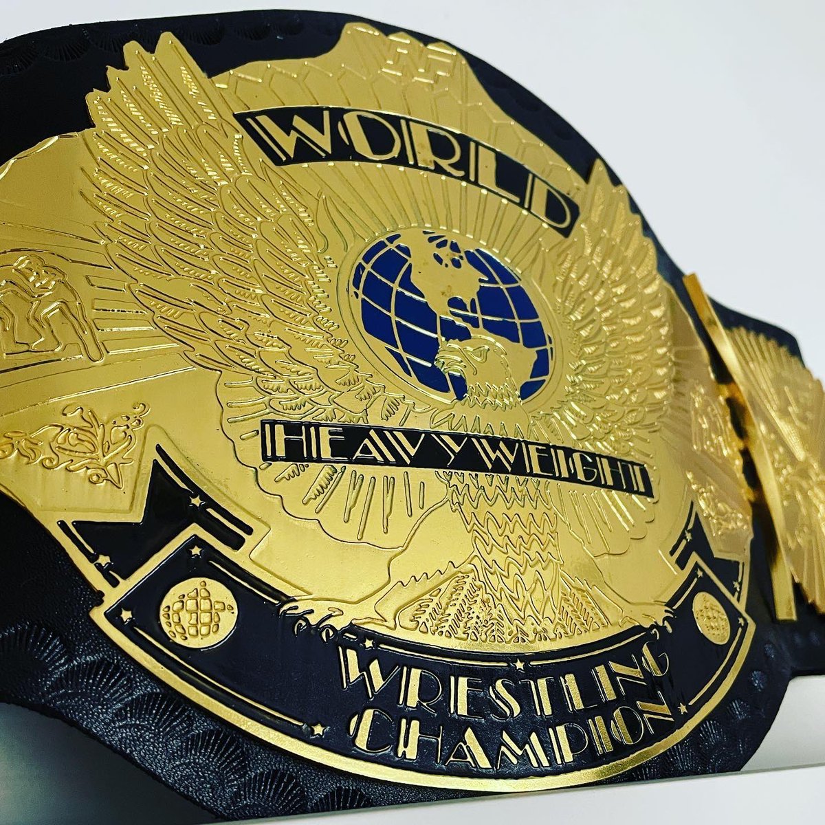 BenVealWrites's tweet photo. What a beauty! I’m now in proud possession of my very own #wingedeagle, the best looking #wrestlingbelt of all time and #ReggieParks’ defining creative work. Ready for meeting the Hitman @BretHart at @UKwrestlefest. This is shaping up to be one heck of a #WWEClash weekend. https://t.co/9VnWG3rDVh