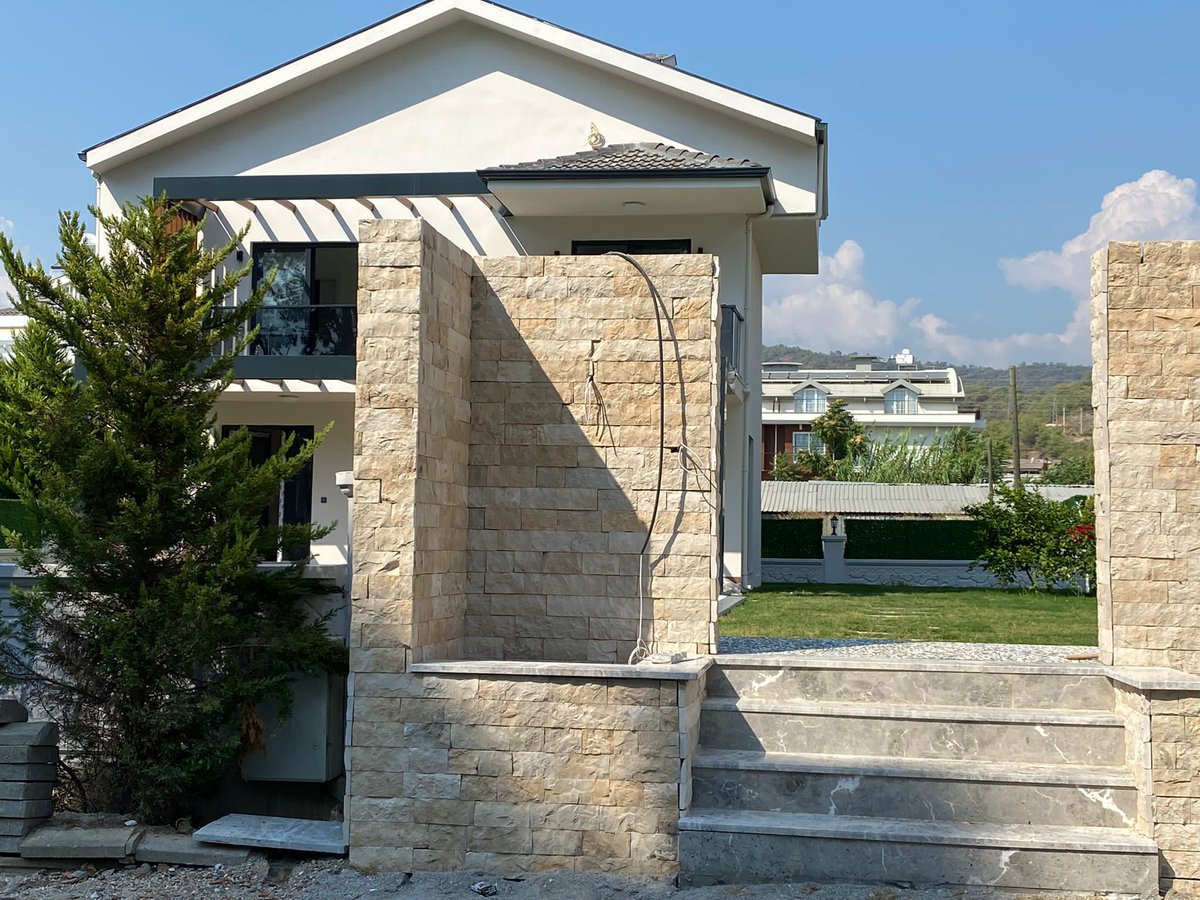 SelectTurkey's tweet photo. *New to market* 
*Luxury 3 Bedroom, 3 Bathroom villa in Kocacalis*

Property Key Features:
3 Bathroom + WC
3 Bedroom
140m2 Lux Villa with 402m2 plot.
More detail and pictures coming soon!

Price:£390,000
#oludeniz #fethiye #calis #aplaceinthesun #rightmove #fethiyeölüdeniz https://t.co/MDrOieYV7T
