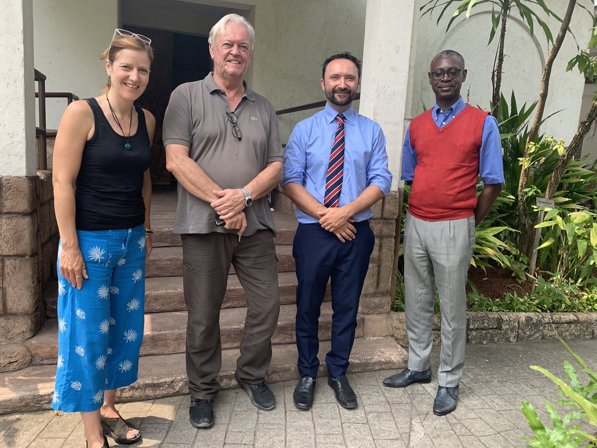 Merveilleux de visiter le musée national 🇬🇦 des arts rites et traditions pour un aperçu de la nouvelle exposition sur les découvertes récentes dans les grottes du Gabon avec Richard Oslisly Uvg. 🚨Ouverture vendredi prochain #Libreville #Gabon