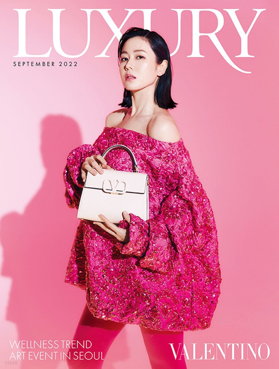 Dramaland Brasil on X: 📸  MOMMY? #SonYeJin poderosa para Valentino  com sua bolsa exclusiva VSLING Yejin Edition que será lançada no final de  agosto.  / X