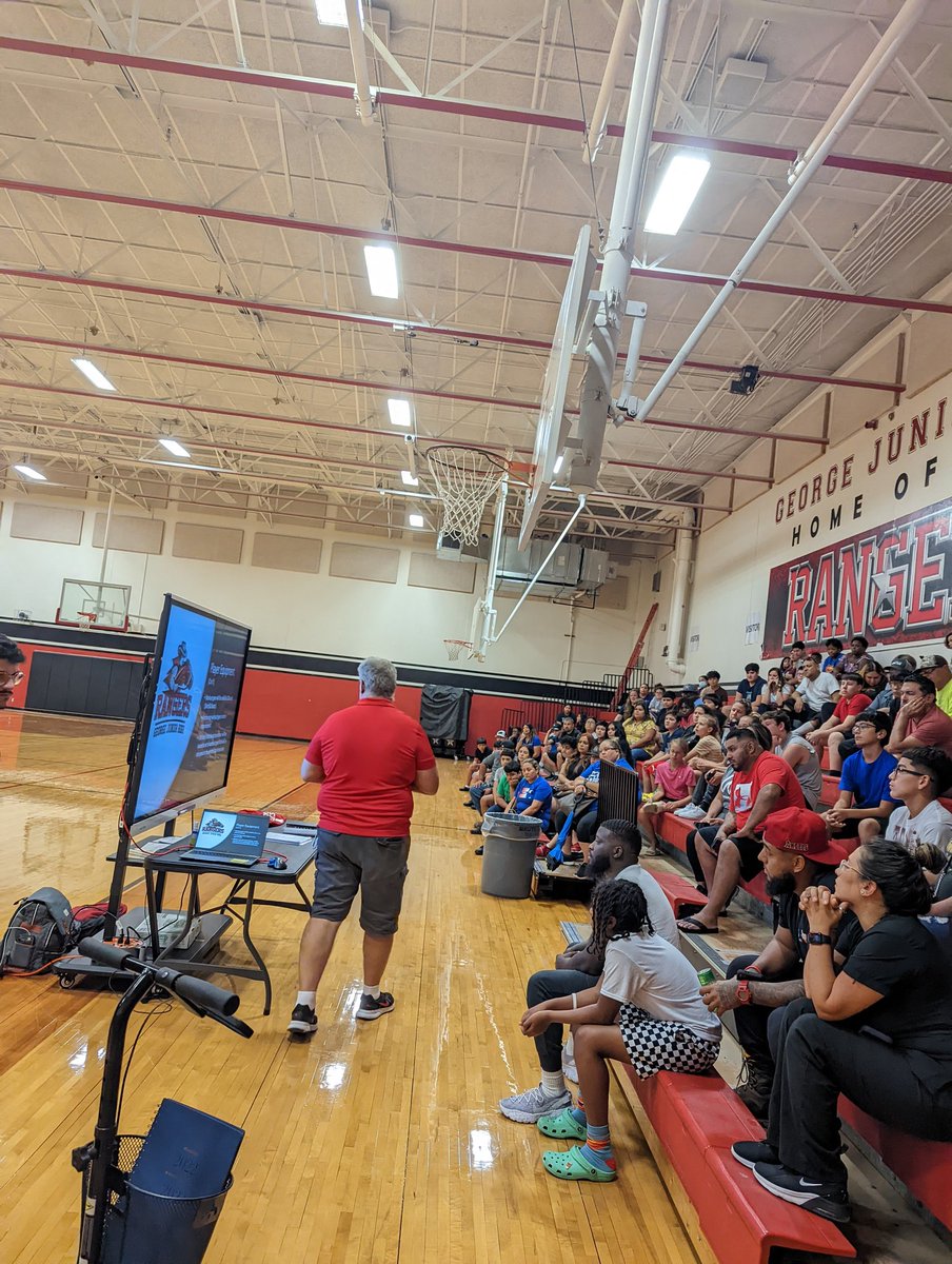GJHFootball's tweet photo. Great turnout yesterday at Meet The Coaches! Head Coach Gwinn did a fantastic job going over the program &amp; setting expectations! https://t.co/xr5k7y86jz