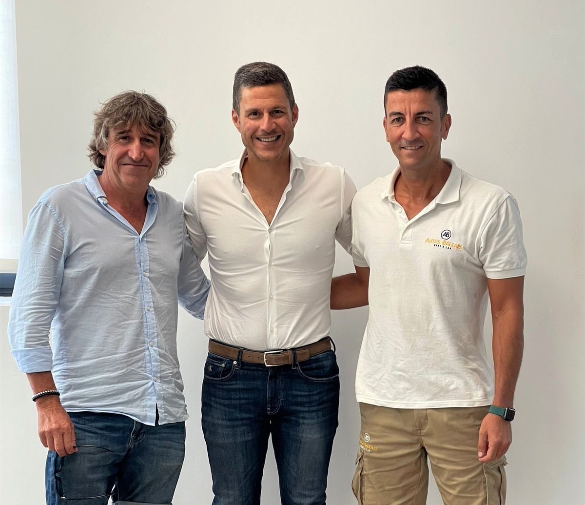 BalevalIB's tweet photo. ¡Damos la bienvenida a #K10RentaCar, #Multiauto y #AutosBalears como nuevos socios de #Baleval!

Nuestro Presidente @Othman_Ktiri se ha reunido con sus representantes, en nuestro compromiso de unificar al sector del #rentacar de #Baleares y representar y defender sus intereses. https://t.co/8cbadLHBiV