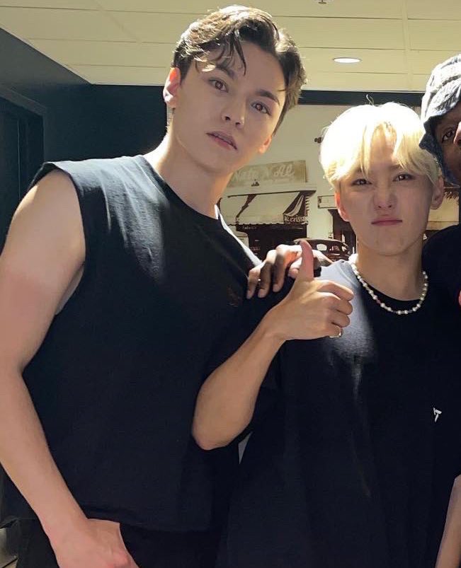 noniespancake's tweet photo. hold on why does vernon look so big here https://t.co/UlqT8gJAg0