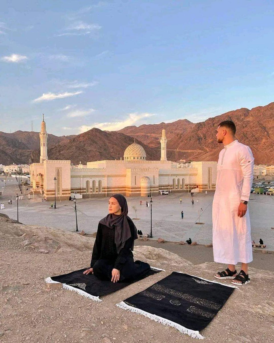 "ولا ترضى إلا برفيق يأخذك إلى طاعة الله"🤍