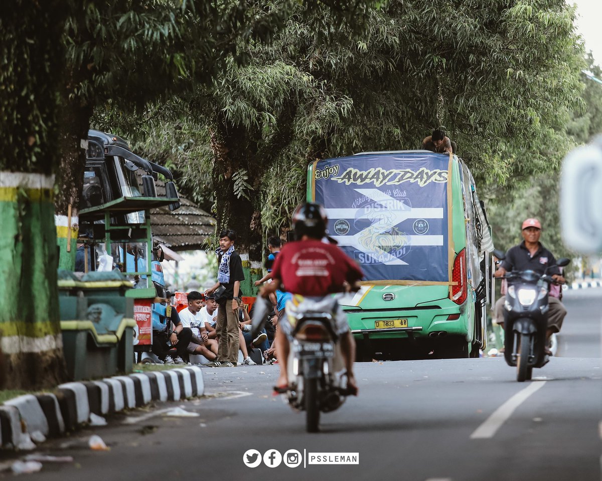 PSSleman's tweet photo. Bagi rekan-rekan Bobotoh yang sudah sampai Sleman dan tidak bertiket, Panpel PSS menyediakan lokasi nonton bareng di Stadion Tridadi, Sleman. 

Silakan manfaatkan dan tidak usah datang ke area Stadion Maguwoharjo. 

Tetap jaga ketertiban dan enjoy Sleman, dulur 💚💙 https://t.co/vpd2PT8WsZ