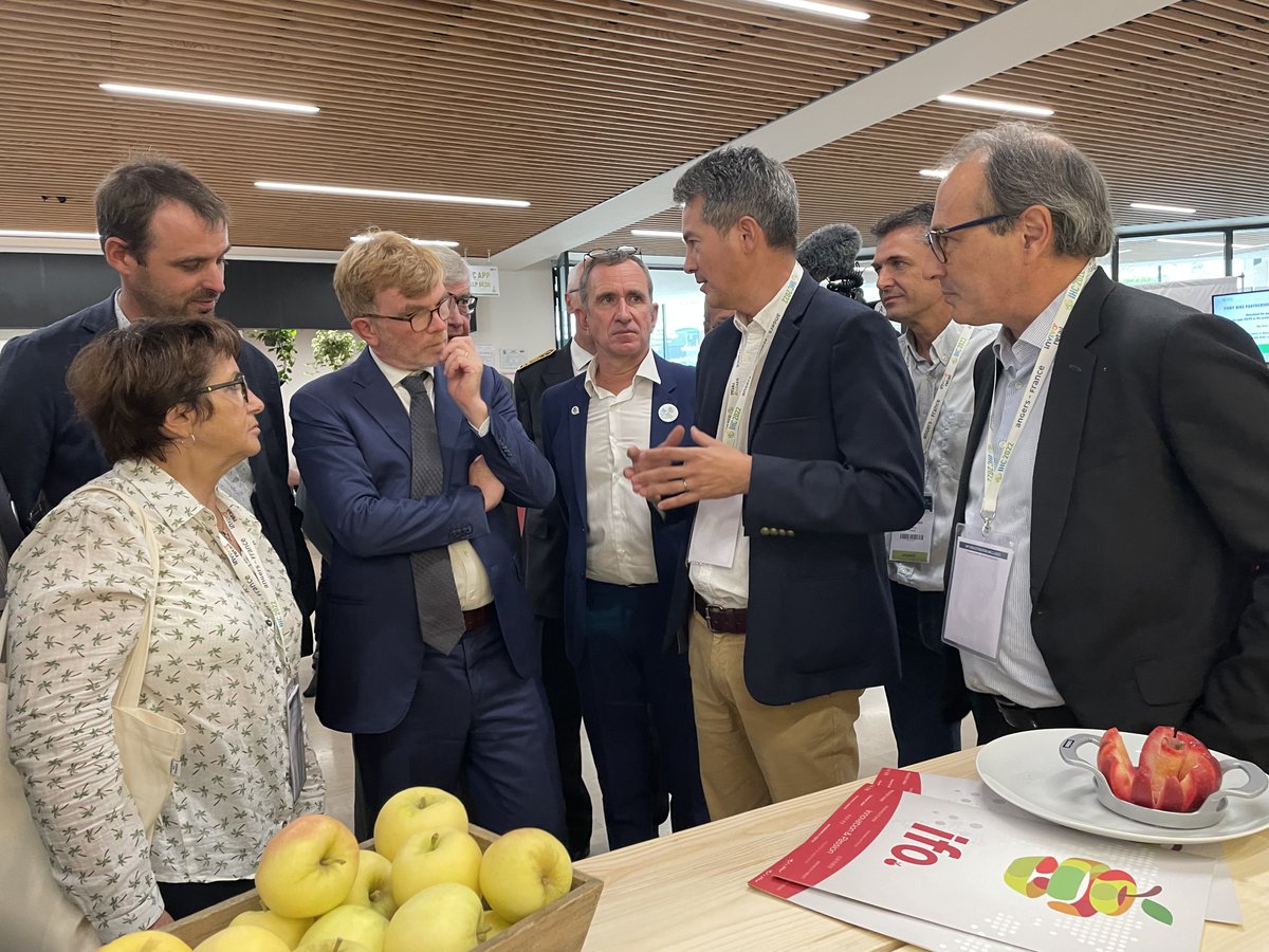 Le ministre de l'#Agriculture <a href="/MFesneau/">Marc Fesneau</a> ce matin à Angers, au congrès <a href="/2022Ihc/">IHC 2022 - Horticulture for a world in transition</a> est venu rencontrer scientifiques et entreprises et a réaffirmé le rôle essentiel de la "science" et de "l'innovation" <a href="/VEGEPOLYSVALLEY/">VEGEPOLYS VALLEY</a> <a href="/Dalival_IFO/">DALIVAL IFO</a> @ChLambert_FNSEA <a href="/SIVAL_ANGERS/">SIVAL_ANGERS</a> <a href="/ChambagriPdL/">Chambres agri PdL</a> <a href="/DzL49/">DenisLaizé</a>