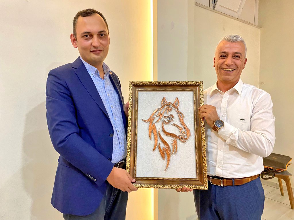 Cumhurbaşkanlığı kararnamesiyle Pervari ilçesine atanan Kaymakamımız Sayın Mehmet Faruk KAZDAL ve kıymetli eşleri, çalışma arkadaşımız Büşra DEMET KAZDAL hanımefendi için ilçe protokolü ve okul müdürlerimizin katılımı ile veda yemeği tertip edildi.