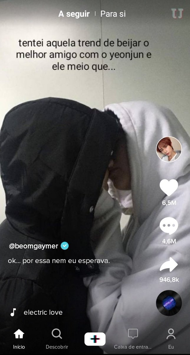 nishierk's tweet photo. beomjun au !! electric love

Beomgyu é um tiktoker famosinho que resolve gravar a trend de beijar o melhor amigo, só não contava com a possibilidade do seu melhor amigo hetero top não apenas retribuir o beijo, como também despertar o desejo de beijá-lo outras vezes. https://t.co/O6biOxTHZe
