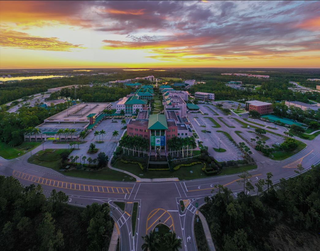 fgcu's tweet photo. WELCOME BACK, #EAGLES! Wishing you a great semester ahead! #FGCU #Fall2022 💙💚 😍 https://t.co/pf2zb715su