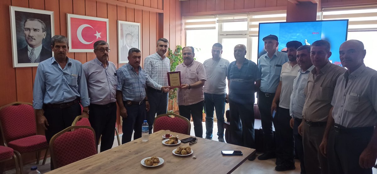 TC_Lapseki's tweet photo. Kaymakamımız Sayın Dr.Fatih ÇELİKKAYA,  tayininin Kahramanmaraş Dulkadiroğlu ilçesine çıkması dolayısıyla ilçemiz Kurum Amirleri, Belediye Başkanı ve köy muhtarlarımızla vedalaşma ziyaretinde bulundu. https://t.co/4YxIKmiVLY