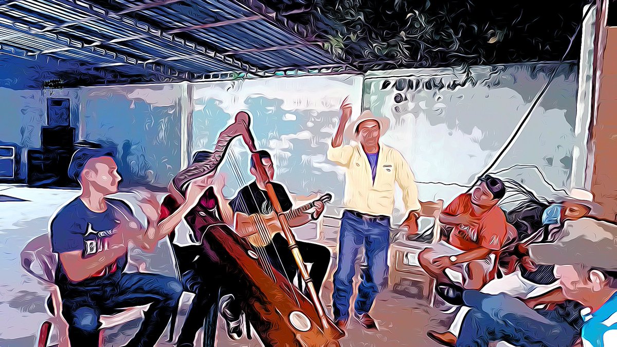 crperezalfaro's tweet photo. Arpa, cuatro y maracas... #Unplugge https://t.co/lONDTeSzZr