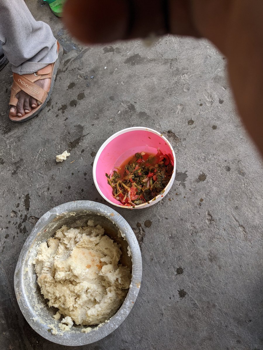 geniusmuu01's tweet image. RETWEET Kwa  Lunch yetu hii vs LIKE kwa huyu kijana