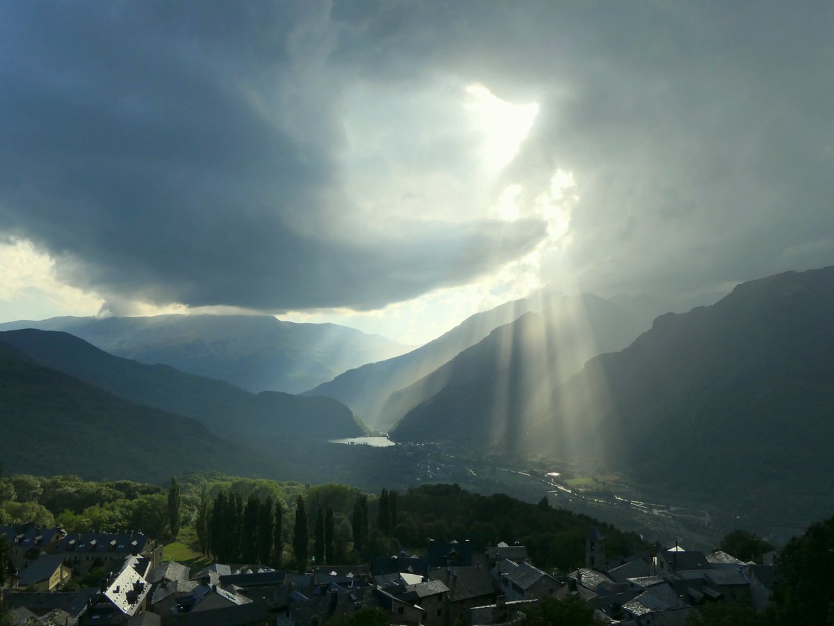 Buscapaligru's tweet photo. #Atardeceres veraniegos de Cerler https://t.co/r6jeDESlcj #cerler #valledebenasque #cerleradicto #cerlerisdifferent #cerlermanía #cerlerenamora https://t.co/HlDKVmCCb6