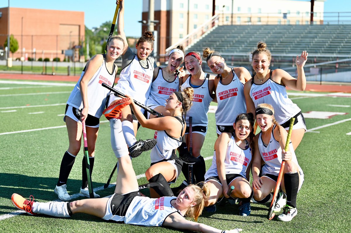 IUPfieldhockey's tweet photo. Us ♥️

#TalonsUp 
#strongonownbesttogether https://t.co/CzbIowFqfg