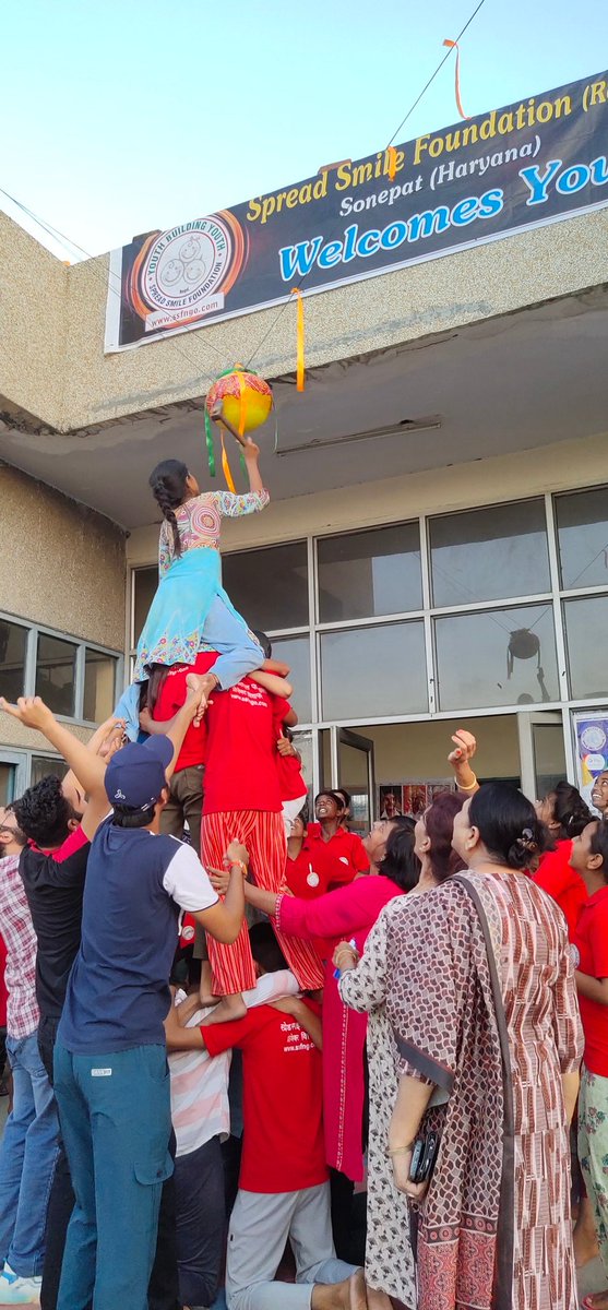 स्प्रेड स्माइल फाउंडेशन द्वारा जन्माष्टमी पर्व बहुत ही धूम धाम से मनाया गया। 
#Janmashtami2022 #RadhaKrishn