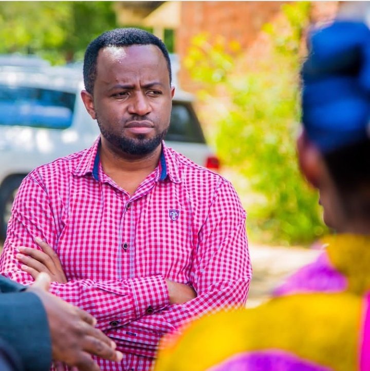 BlackSingapore2's tweet image. Kati ya mende na nikki wa pili yupi bora? Naimani hamtaniangusha, 
Retweet mende, like nikki wa pili