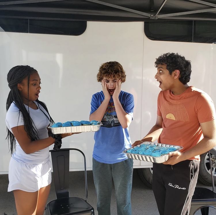 p6rcybot's tweet photo. walker, leah and aryan celebrating percy's birthday 💙 https://t.co/CFpZ8nj1Md