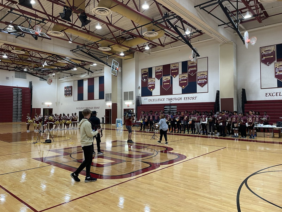 Our @MCPSAthletics RAISE core values of Integrity & Character proudly on display this morning @pbhs_sports! Thank you @CoachKnee & Paint Branch 🏈 for your leadership! We appreciate the partnership with the Dunn Foundation as well! #WeRAISE @MCPS