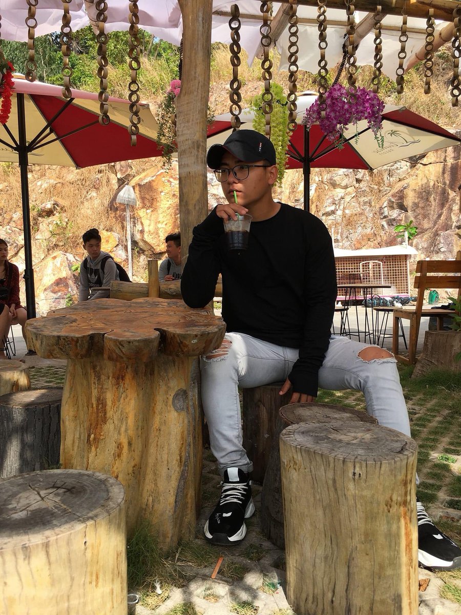 HongV75445488's tweet photo. Cà——phê không🥴 https://t.co/uF3rwzYJla