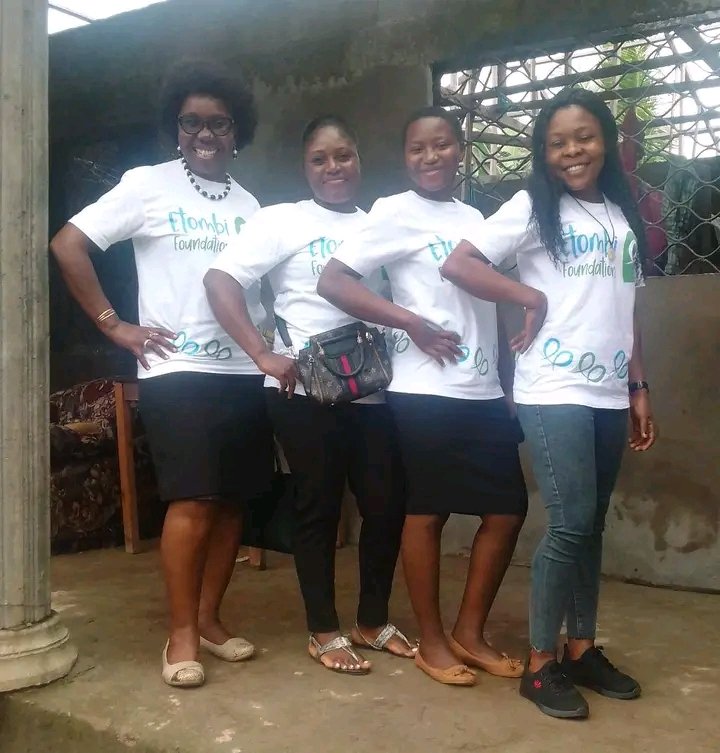 EtombiF's tweet photo. #WorldHumanitarianDay2022

It gives us joy to see you all happy. We would do this over and over again. 

Thank you for supporting humanitarians like us. 

#EtombiFoundation
#EducationMatters
#healthcare
#humanitarianday https://t.co/6oLSjxlmtV