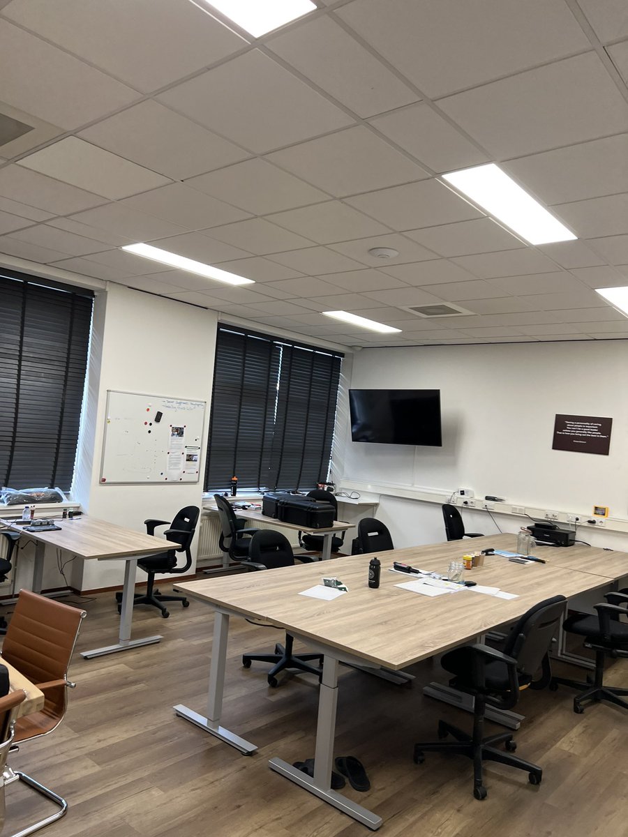 Per 1 januari 2023 moet elk kantoorgebouw minimaal energielabel C hebben. Dit betekent een primair fossiel energiegebruik van maximaal 225 kWh per m2 per jaar. Als het gebouw dan niet aan de eisen voldoet, mag het per 1 januari 2023 niet meer als kantoor gebruikt worden.