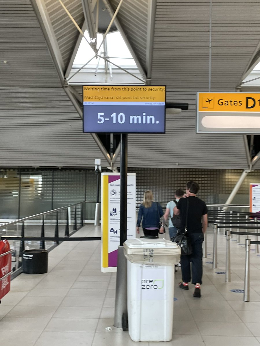 cyclingJeff's tweet photo. Wachttijd #douane #schiphol valt reuze mee, al met al 30 minuten vanaf schiphol plaza tot aan het shoppen! #intercontinentaal https://t.co/aElq9ToAiJ