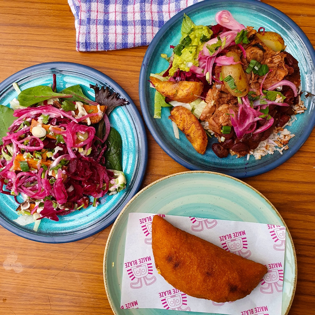 Maize Blaze | Modern Colombian (@maizeblaze) on Twitter photo SUMMER LUNCHES - Pick your fave selection of mini box collections and a mystery free drink; chefs choice? 😄
#lunchdeal #lunchtime #colombianlunch #minis #lunchselection #gf #veganfriendly #plantains #mealdeal #empanada #colombianempanada #salads #minimarching SUMMER LUNCHES - Pick your fave selection of mini box collections and a mystery free drink; chefs choice? 😄
#lunchdeal #lunchtime #colombianlunch #minis #lunchselection #gf #veganfriendly #plantains #mealdeal #empanada #colombianempanada #salads #minimarching
