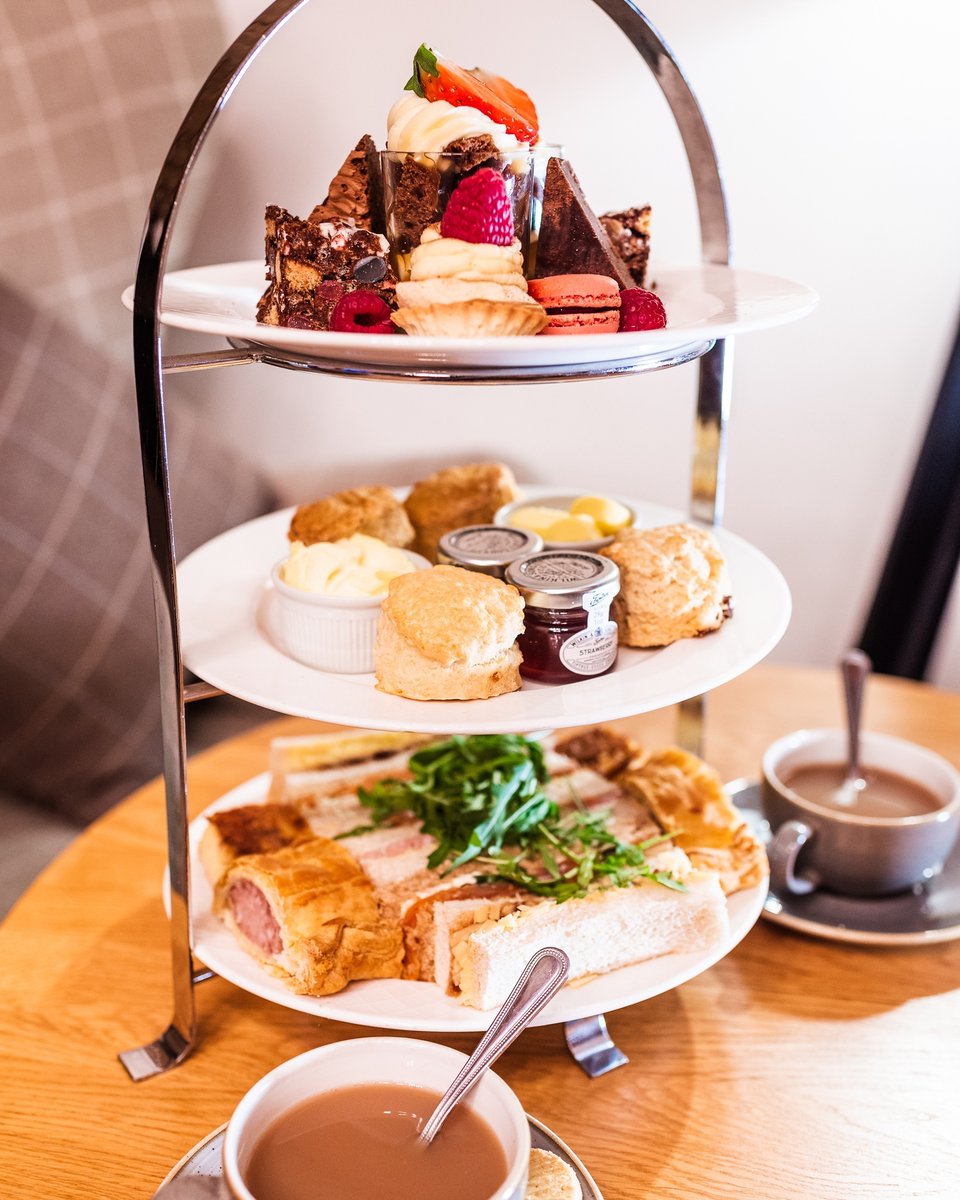 What makes a great afternoon tea? Is it...

1️⃣ Fantasic finger sandwiches
2️⃣ Delicious dessert delicacies
3️⃣ Sweetly scrumptious scones 

Let us know in the comments below! 📲 

#afternoontea