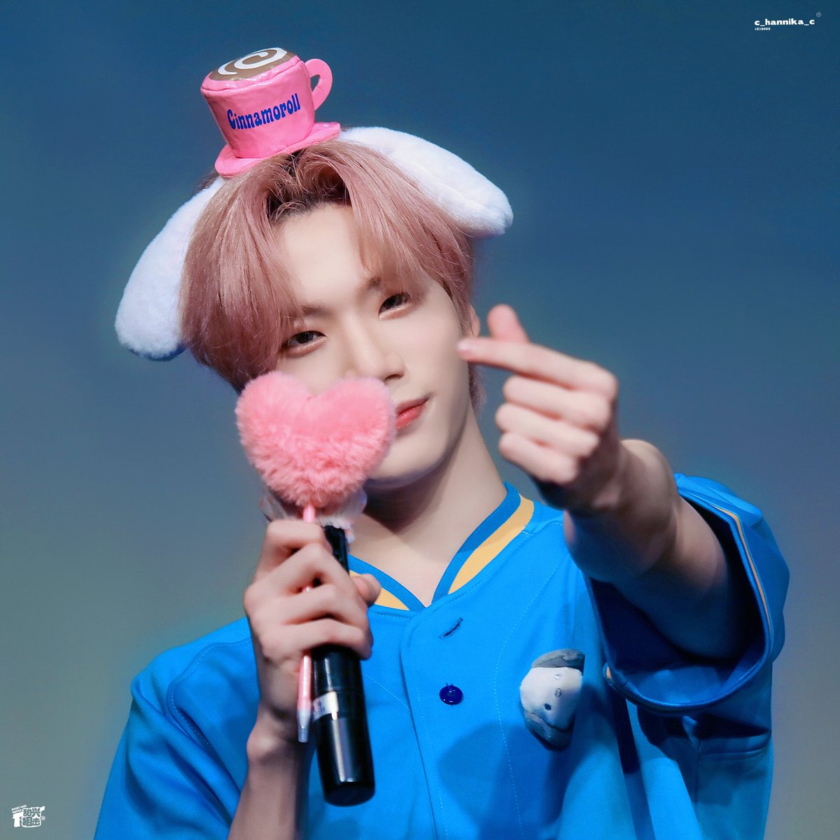 220814 팬사인 HQ

😚💕pink pink

#BLITZERS #블리처스 
#CHRIS #크리스