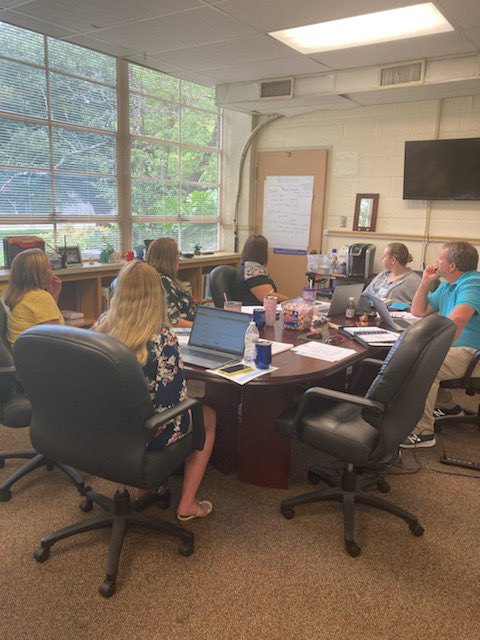 OES CORE LEADERSHIP RETREAT… ready to ride the waves 🌊 and Get Back to Basics with OUR DRIVE for FIVE!  #motivatedleaders