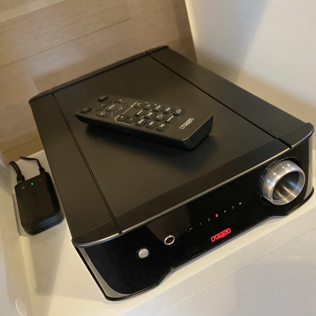 vinylgrooveaud's tweet photo. We have just received more stock of this versatile & great value #wirelessstreamer from Escape. The M1 Air allows you to stream music via your smartphone/tablet using Wi-Fi or Bluetooth directly to your Hi-Fi amp or AV Receiver, for only £199!
https://t.co/B0aieW9tMs
#preston https://t.co/LRZ7J32ih5