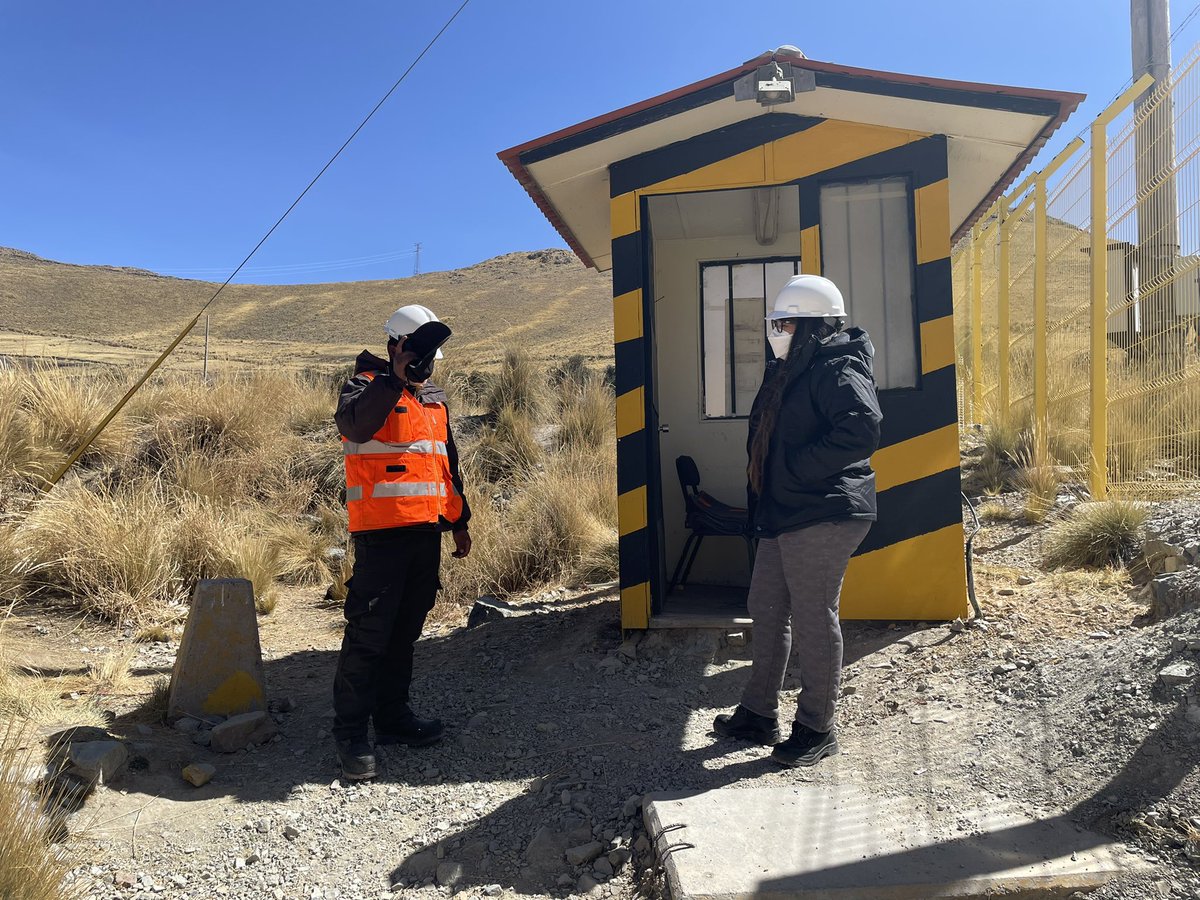 BrendaMiluska86's tweet photo. Día 3. Supervisión de puestos en uno de nuestros más grandes clientes mineros.

La supervisión individual, con una base y encuadre formalizados, ofrece la oportunidad de construir una relación de trabajo basada en la confianza y la confidencialidad. ~Carmina Puig Cruells~ https://t.co/NKSi6iLAS4