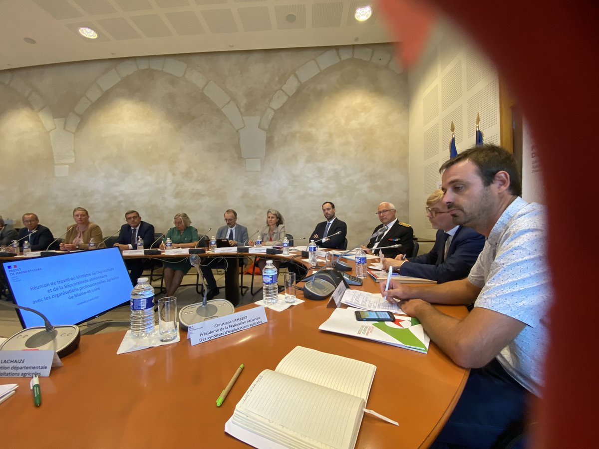 Séance de travail ac <a href="/MFesneau/">Marc Fesneau</a> les #Parlementaires les élus agricoles &amp; <a href="/Prefet49/">Préfet de Maine-et-Loire 🇫🇷🇪🇺</a> 
Les #solutions présentées au Congrès <a href="/ishs_hort/">ISHS</a> permettront de répondre aux défis #alimentaires #environnement #climat et sont attendues par les #agriculteurs 
Pas de #transition sans #innovation