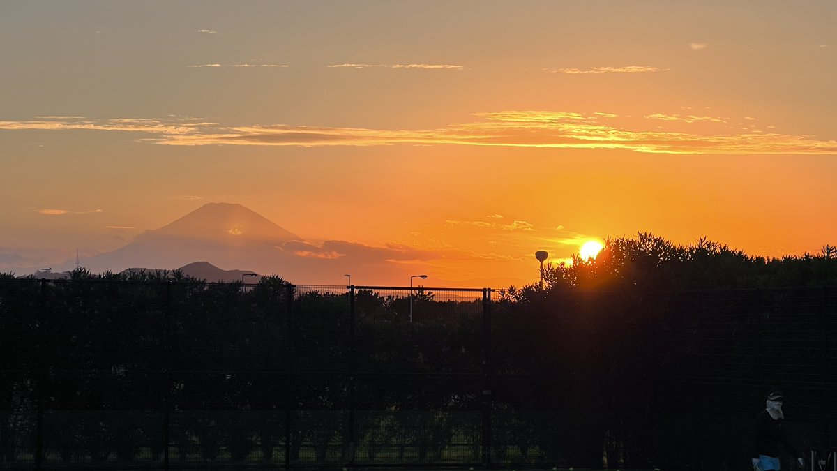 hirokinaga's tweet photo. 今日のサンセットは綺麗だった
#sunsettoday #mtfuji #smellslikefall https://t.co/rzRB6NRJ8l