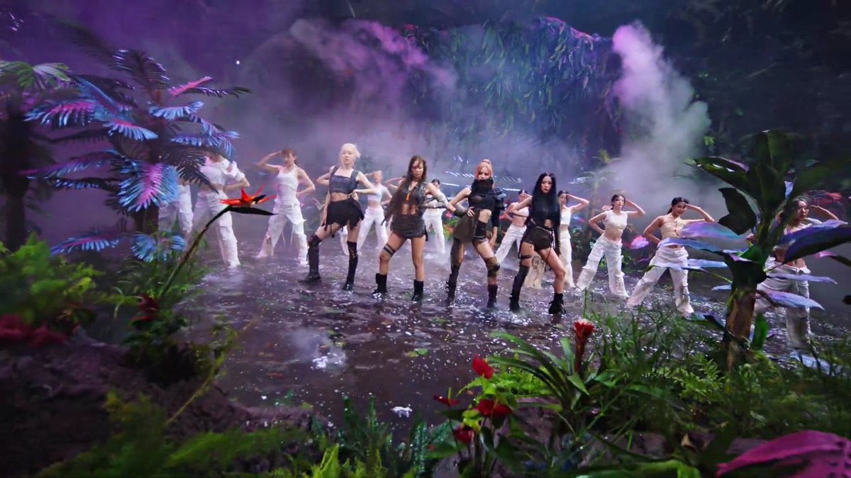 frostpallet's tweet photo. this is blackpink.💗🖤 https://t.co/Z2m2ga9CJw