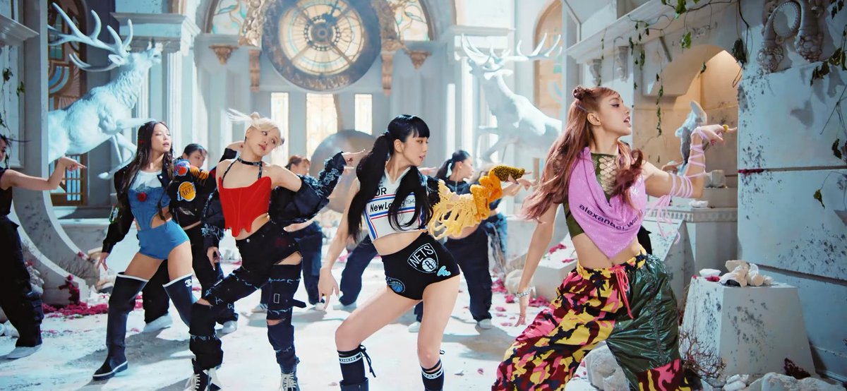 frostpallet's tweet photo. this is blackpink.💗🖤 https://t.co/Z2m2ga9CJw
