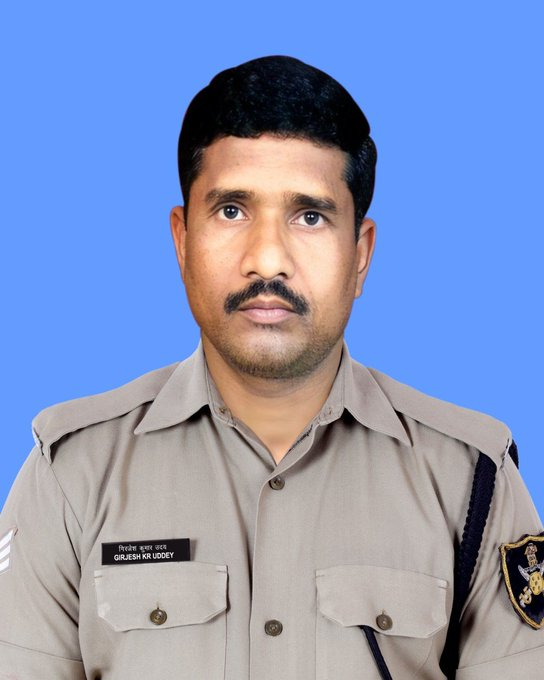 timesofindia's tweet photo. HC Girjesh Kr Uddey succumbed during treatment of the bullet injuries he suffered. He was part of a #BSF patrol team that came under firing in Sector #Panisagar, #Tripura by suspected NLFT(BM) insurgents. 

(ANI) https://t.co/LF5iU0ckRN