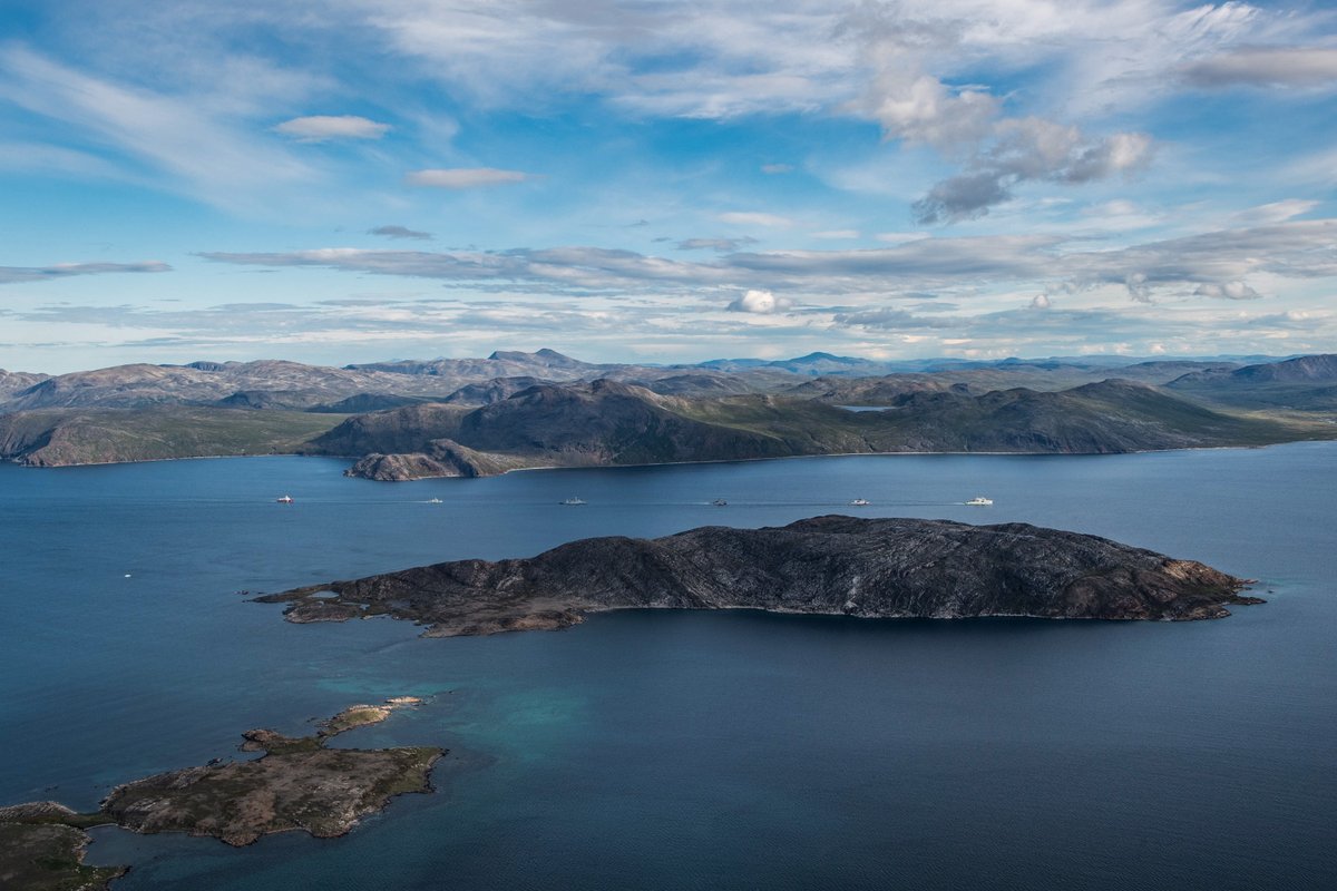 Many of us have not seen firsthand the beauty of the Arctic. On #WorldPhotographyDay we share ships #HMCSMargaretBrooke, USCGC Bear, FS Rhone, HDMS Triton, #HMCSGooseBay and CCGS Leonard J. Cowley sailing into Saglek Fjord, Labrador, during #OpNANOOK 2022. 🇨🇦🇺🇸🇫🇷🇩🇰

📷 Cpl Kuzma