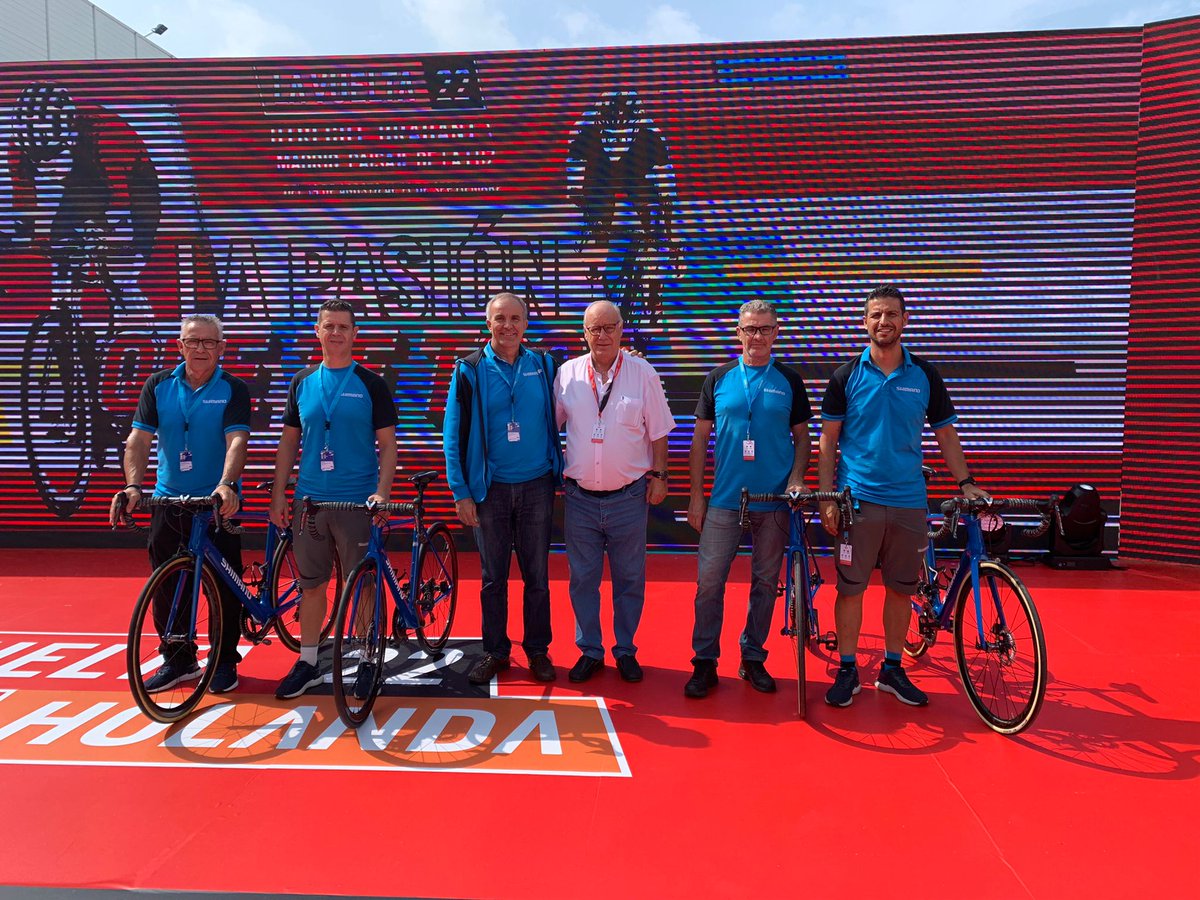 CICLOSCABELLO's tweet photo. Antonio Cabello junto a Julio Gallego y el resto del equipo de los coches de asistencia neutra de la #LaVuelta22 en Utrecht.
#ShimanoIberia #cicloscabello #ciclismo #bikes https://t.co/tSjAhjMS7O