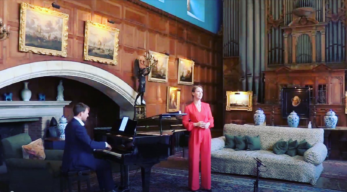 Elizabeth Lynch tweet media