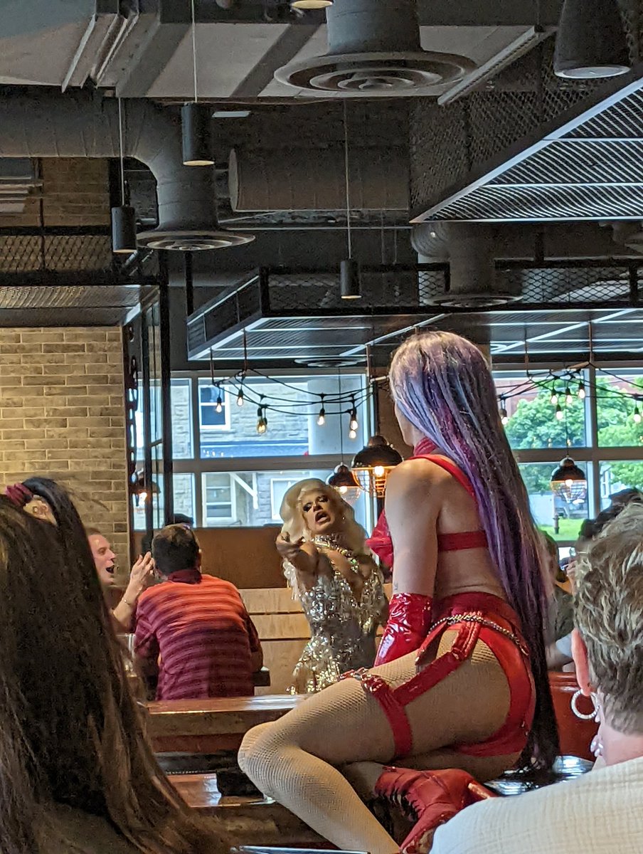 becka_epic's tweet photo. We spent yesterday having Brunch with The BratPack!

@kendallgenderxo @gia_metric @synthia_kiss put on an amazing show!
Loved the performances from our @canadasdragrace Queens.

#brunch #dragbrunchandbrews #gahanhouse #afternoondate https://t.co/psRjtU9lAX
