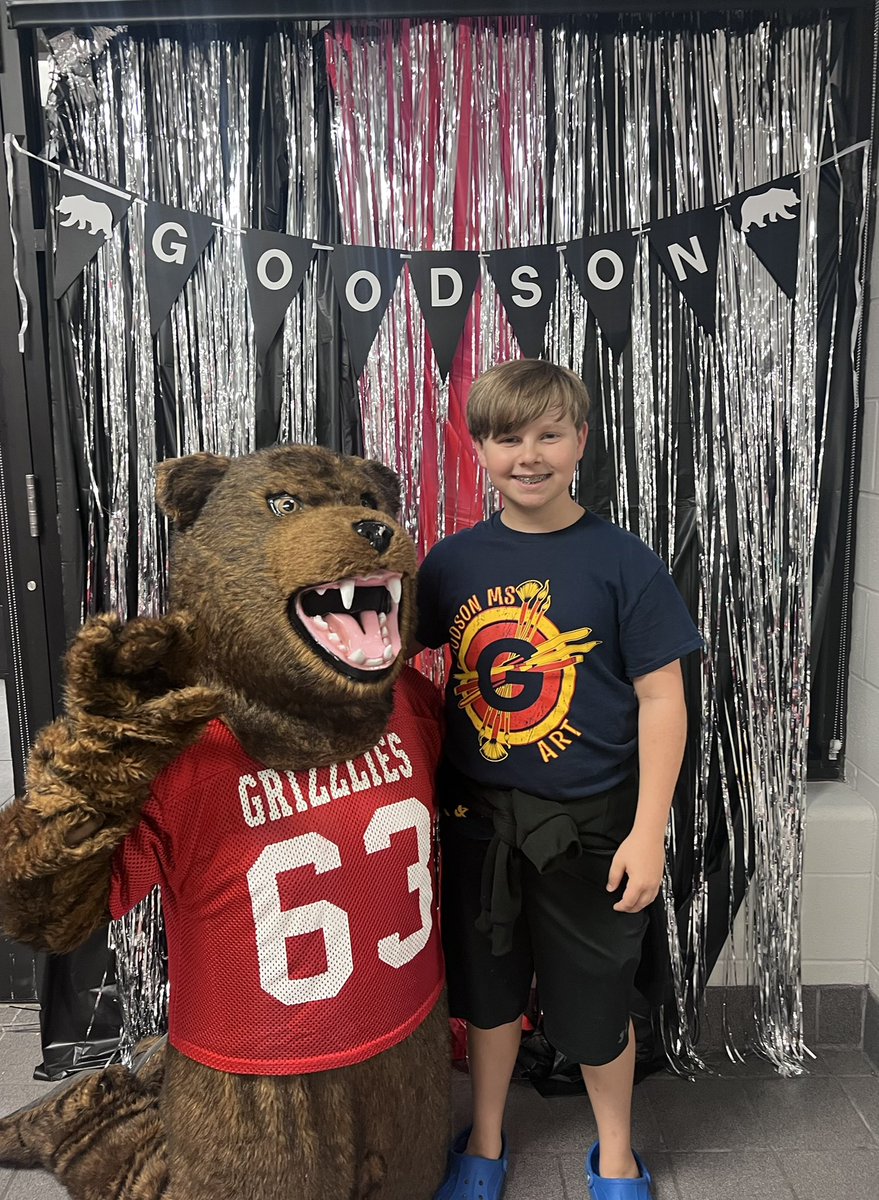 CWager's tweet photo. He’s got his grizzly pride and he’s ready to tackle 7th grade #CFISDspirit #BringOutTheBest https://t.co/bCQoXjWOfc