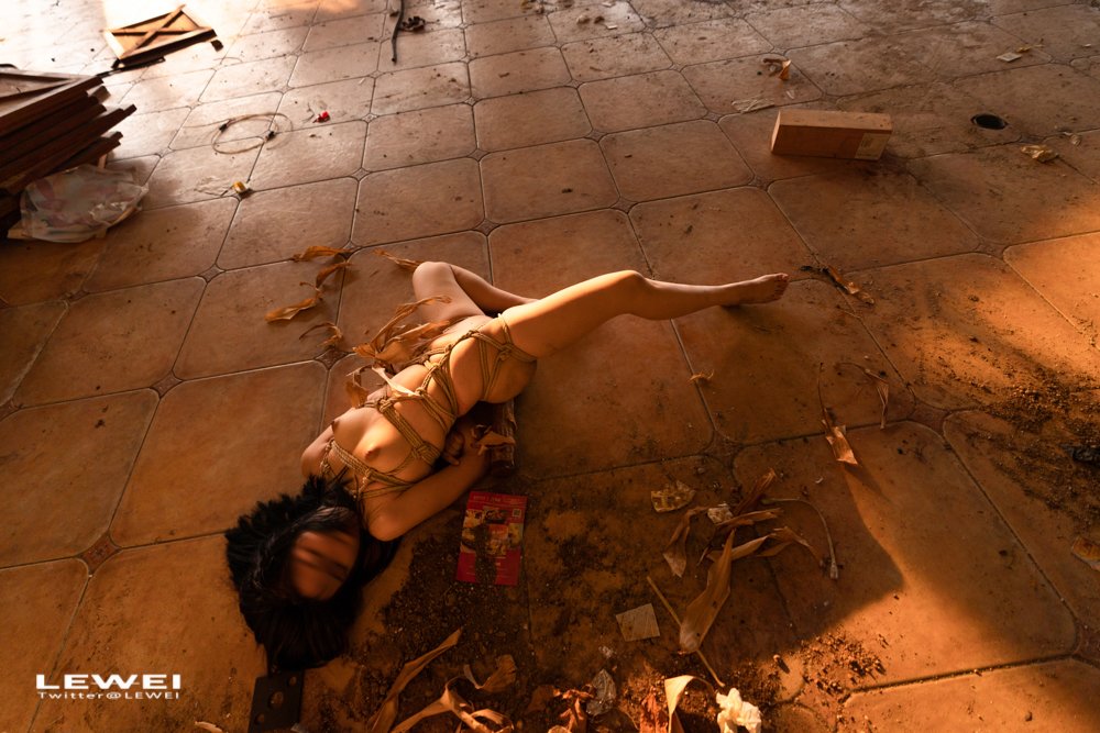 商场～
出镜: Noisy
#LEWEI #Bondage #Shibari  #BabyArt #ChinaArt #ChinaBondage #深圳约拍 #废墟捆绑
各类主题创作拍摄欢迎私我约拍～
投稿：
@Fengsiyuan
@CPTOUGAO https://t.co/QCmOA5QIsn