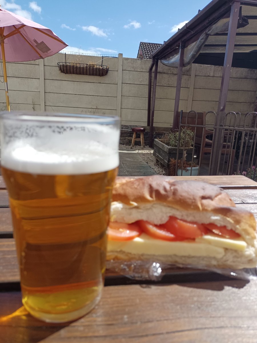 mtbeers1966's tweet photo. When in need of a pint and a cob there's only one place https://t.co/b5d3itPpEv
