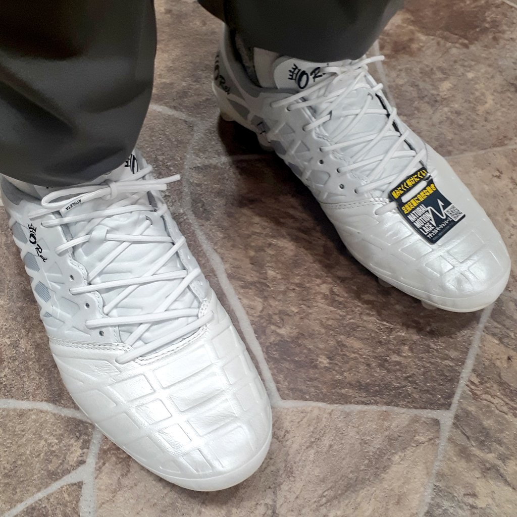 futaba_SW's tweet photo. 先日発売。
#T006 2.0 #ゼロロク 2.0
注目は、
#NML #ナチュラルモーションレース
部分テンション変動を採用。
フットボーラーが陥る、
"ヒモの引っ張り過ぎ"に注目。
前足~足首部まで、
『緩みにくく解けにくい』を実現。
#足本来のチカラを呼び覚ます
#アスレタ #フタバサッカーワールド https://t.co/9jnPHXg4b1