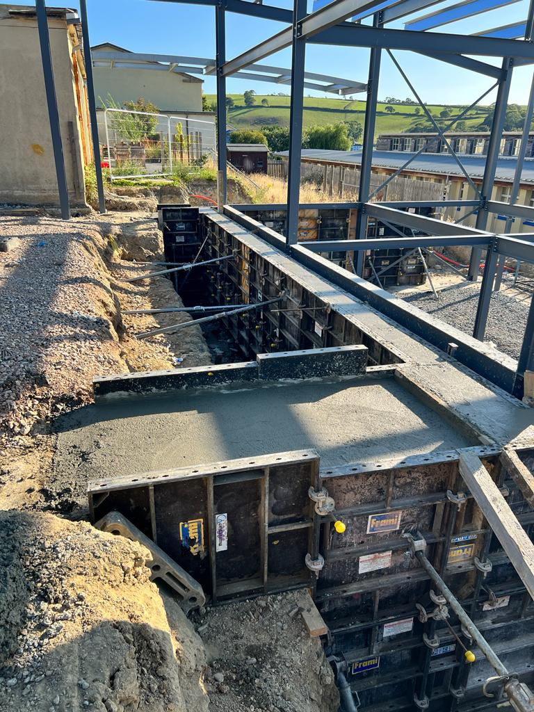 AWilliamsCSLtd's tweet photo. Reinforced concrete wall at Aberaeron secondary school. 💪 https://t.co/B6SY5j4TVN