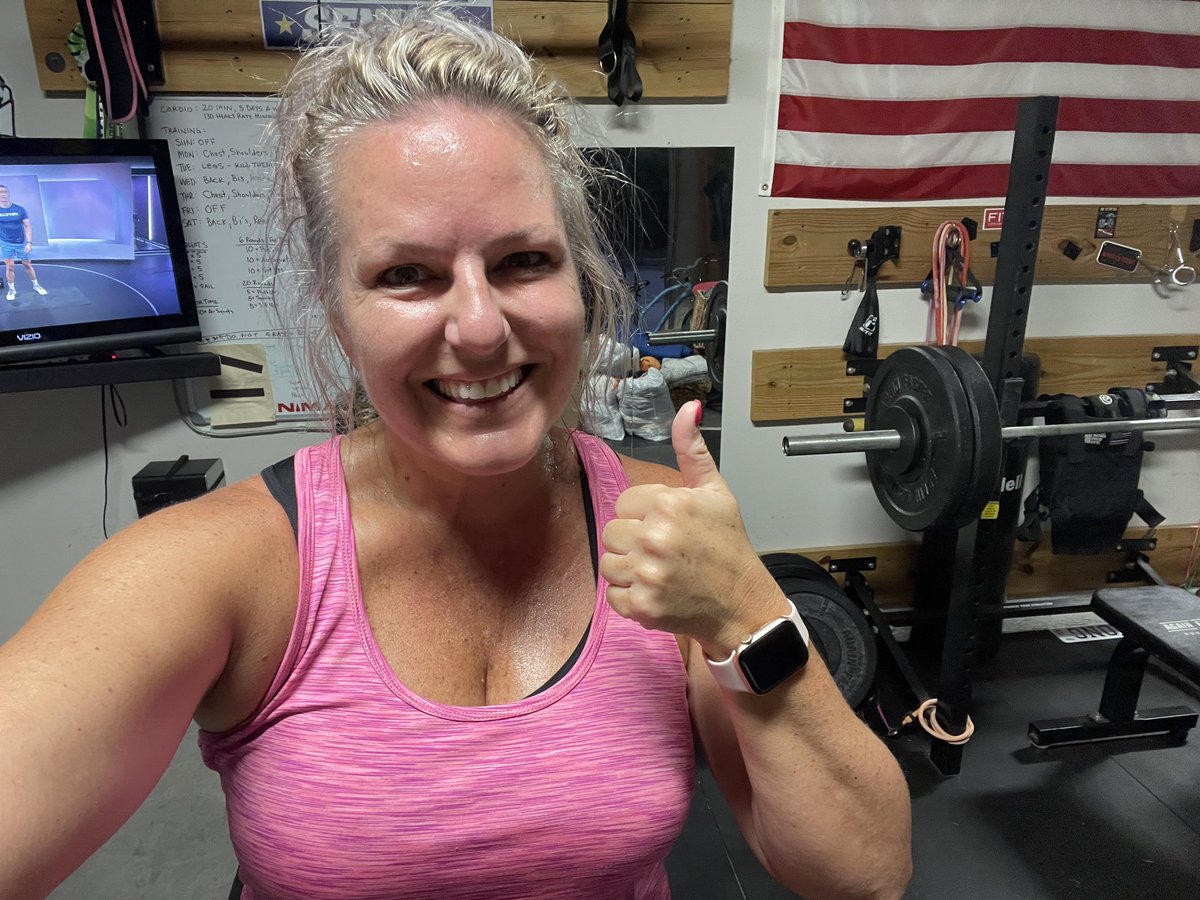 jlo731's tweet photo. Hey @TheWalkingEds 👋Day 19 of our @onepeloton challenge ✅. Changed it up today with some glutes &amp; legs. Thanks @BeckyEdu for suggesting #HCOTF 💪
#createahabit #Jenallee #WalkingEd #justmove https://t.co/Y0ZXxgjRdN