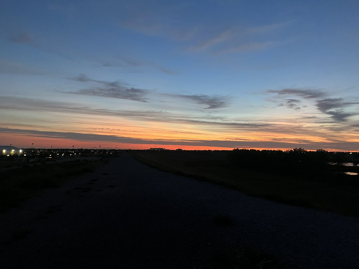 bradrmcqueen's tweet photo. Good morning sunshine!  Have a great Friday Tweeps! #iptoutside #seenonmyrun https://t.co/M94eGhC3cV
