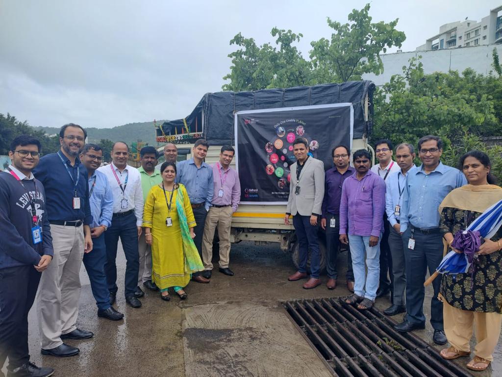 SumitBansal0910's tweet photo. JRD Tata once said “I do not want India to be a superpower, I want India to be a happy country” Celebrating the smiles on the faces by providing Daily Essentials to Punarutthan Samarasta Gurukulam(NGO with 500+ under children). Excitement &amp; Satisfaction!#SadhanaSamarpaNMonth https://t.co/fp6C8V9SYo